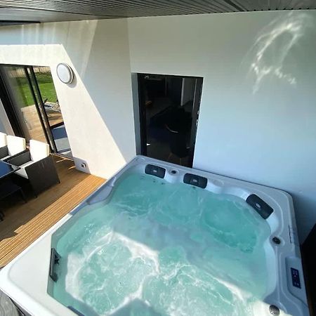 Carantec 4 Stars Villa With Jacuzzi And Garden For 8 Persons Eksteriør billede