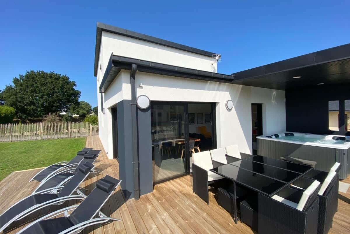 Carantec 4 Stars Villa With Jacuzzi And Garden For 8 Persons Eksteriør billede