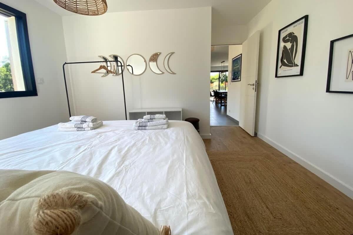 Carantec 4 Stars Villa With Jacuzzi And Garden For 8 Persons Eksteriør billede