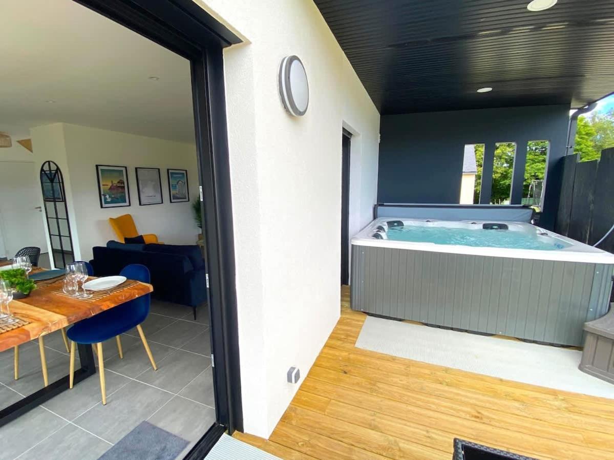 Carantec 4 Stars Villa With Jacuzzi And Garden For 8 Persons Eksteriør billede
