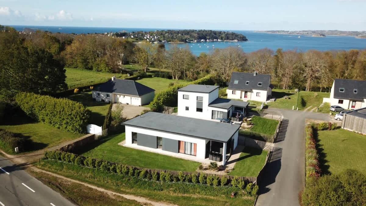 Carantec 4 Stars Villa With Jacuzzi And Garden For 8 Persons Eksteriør billede