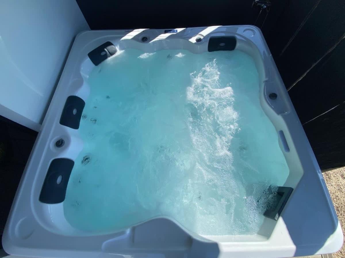 Carantec 4 Stars Villa With Jacuzzi And Garden For 8 Persons Eksteriør billede